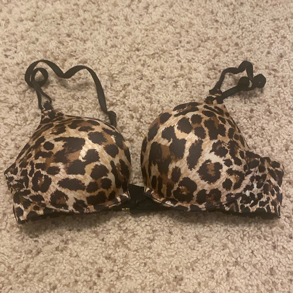 Victoria Secret Bra- Bombahell 2 cup - Size 32 A